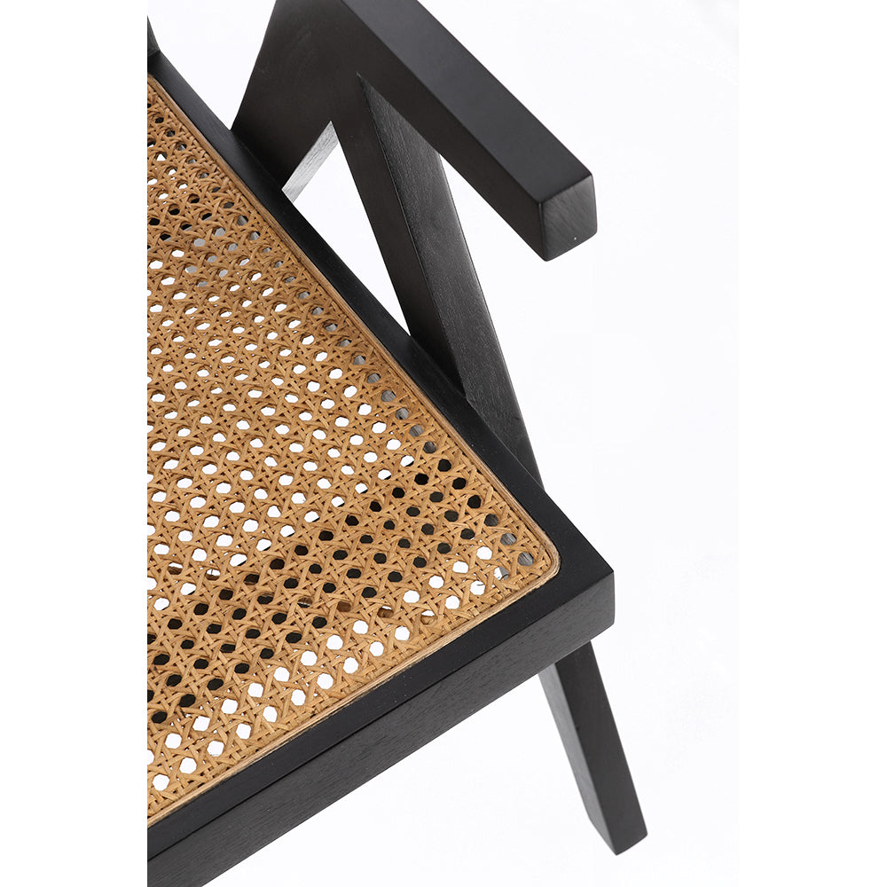 Fekete színű, teakfából és rattanból készült, formatervezett design fotel.