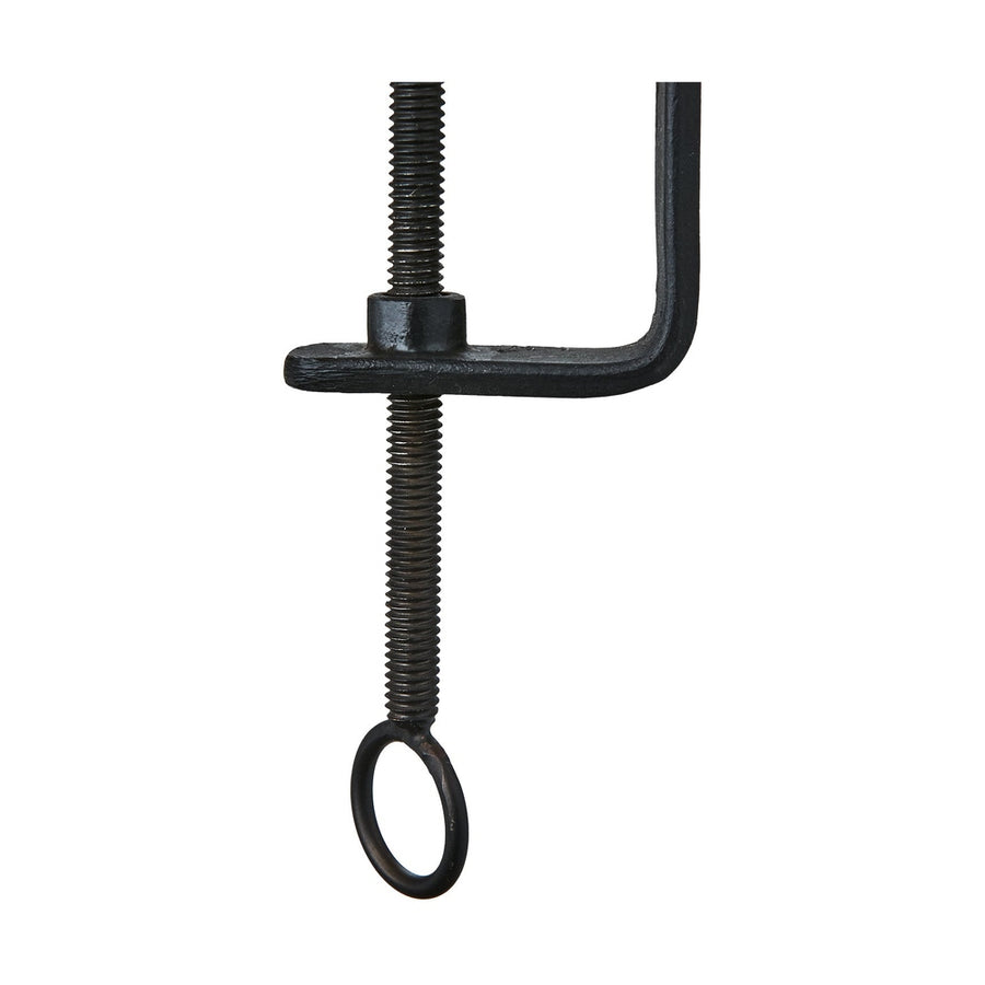 Fekete színű, vasból készült, kézműves gyertyatartó.