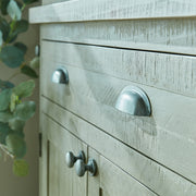 Tömör fenyőfából készült, mosott szürke színű, pácolt tálaló.