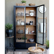 Fenyőfából készült, antik fekete színű 2 ajtós, 2 fiókos vitrines szekrény.