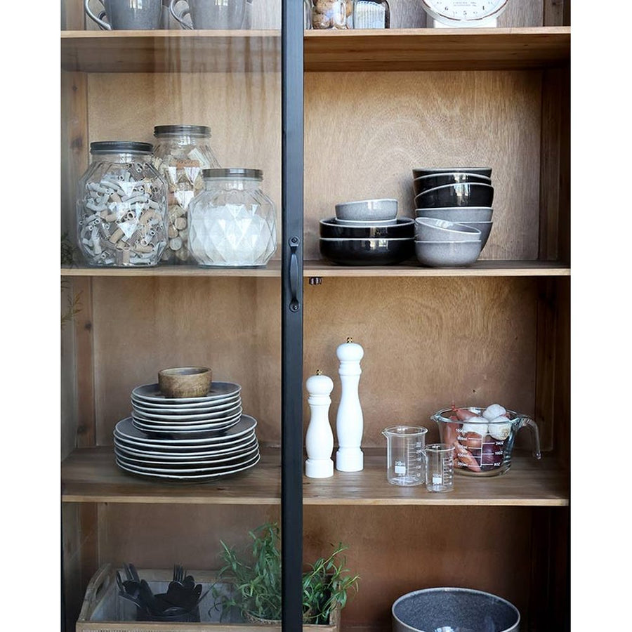 Fenyőfából készült, antik fekete színű 2 ajtós, 2 fiókos vitrines szekrény.