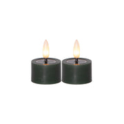 Két darab zöld LED teamécses a Star Trading Flow kollekcióból, meleg fényt adó élethű lánggal, 4 cm-es átmérővel, fehér háttéren.