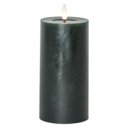 Zöld LED oszlopgyertya valódi viaszból, élethű pislákoló lánggal, fehér háttérrel, webshop termékfotóként.