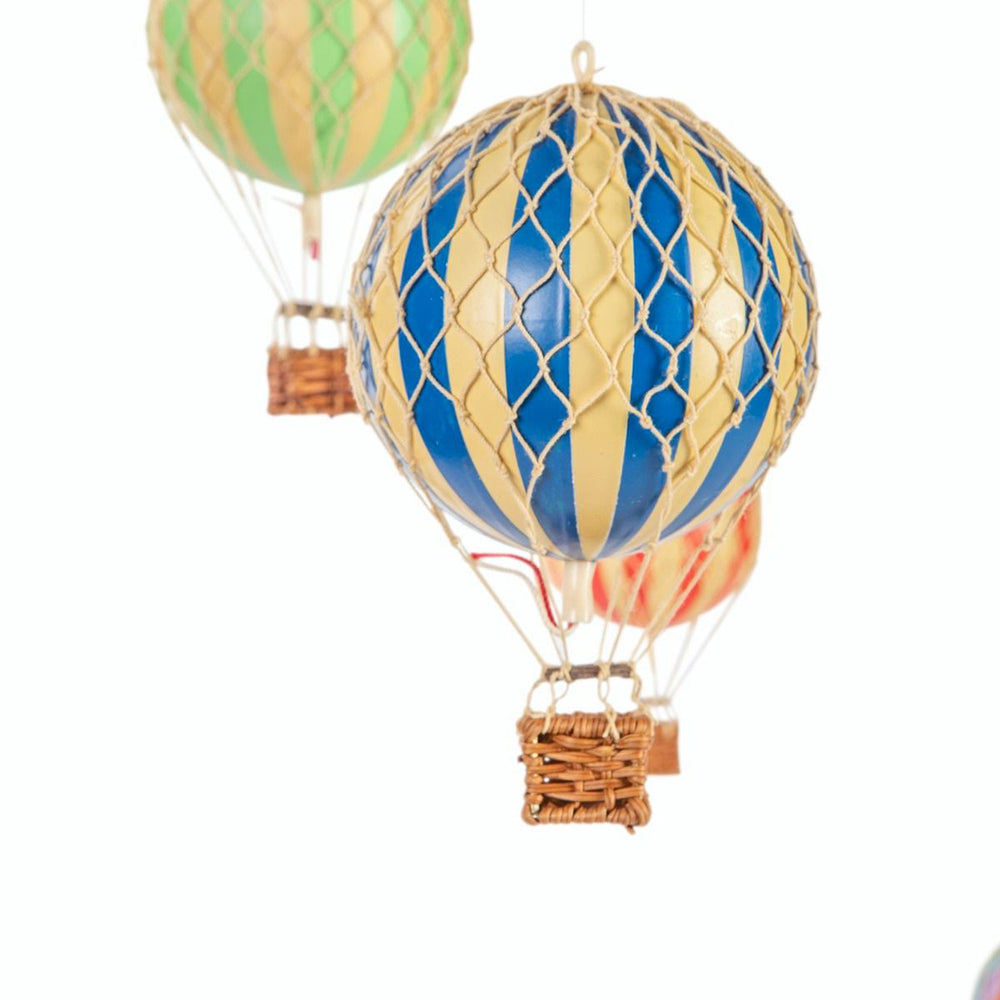 Mozgatható vintage hőlégballon modell szett.