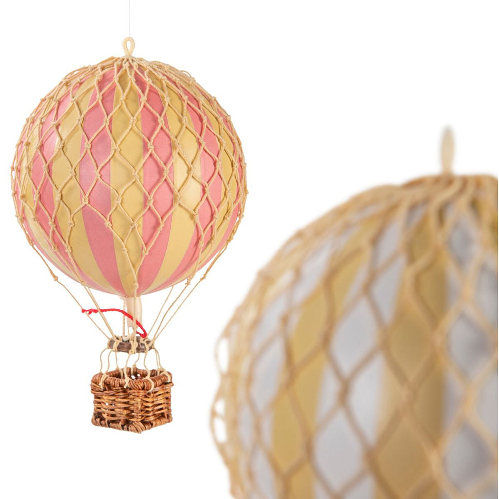 Mozgatható vintage hőlégballon modell szett.