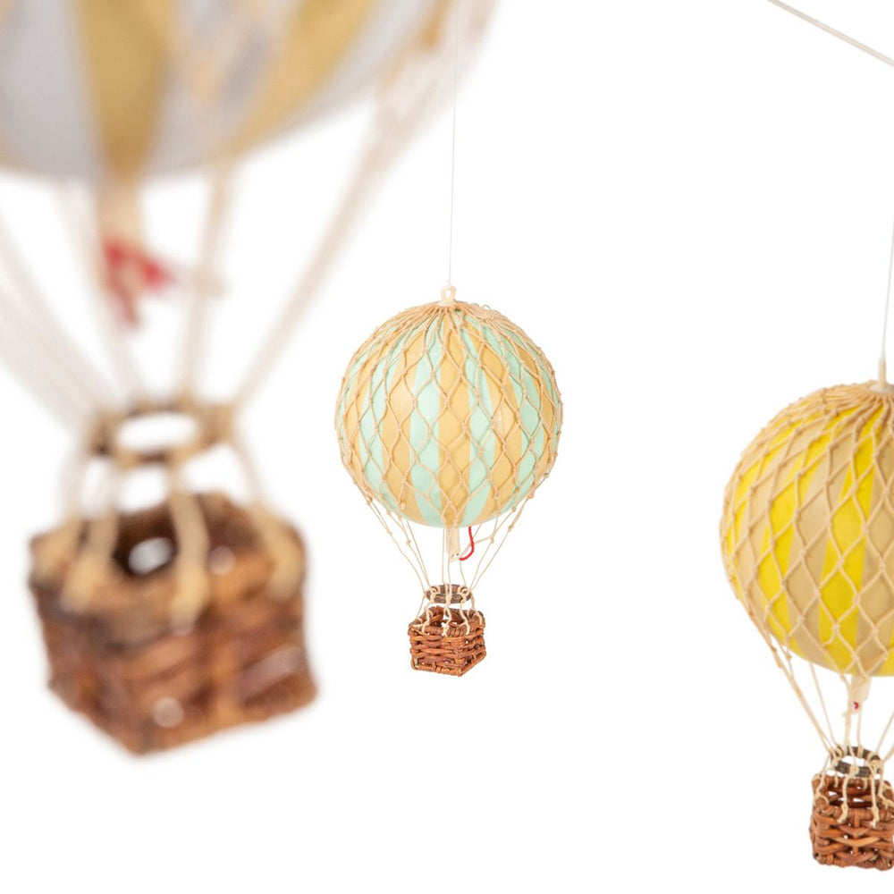 Mozgatható vintage hőlégballon modell szett.