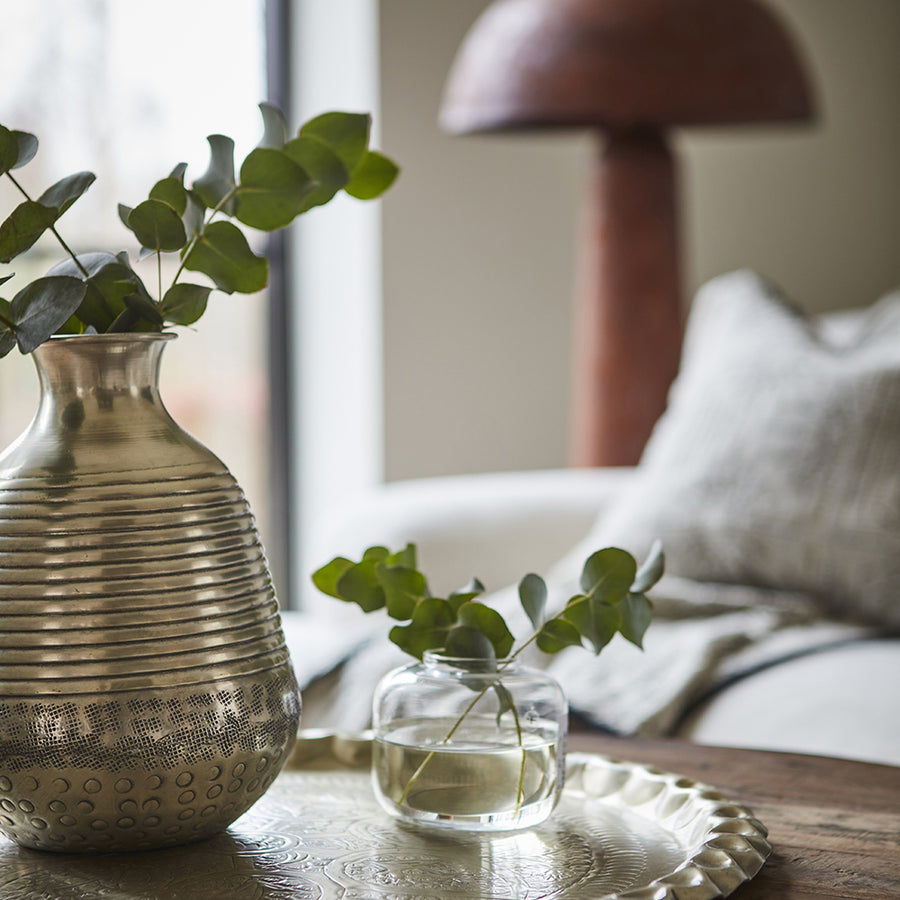 Barna színű, gomba formájú, fém design állólámpa.