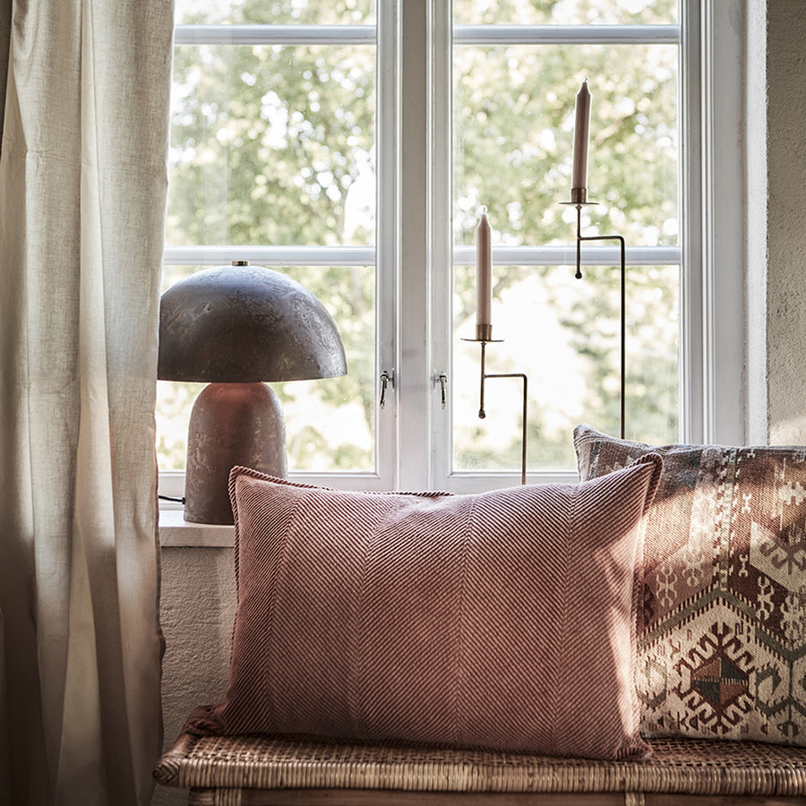 Barna színű, gomba formájú, fém design asztali lámpa.