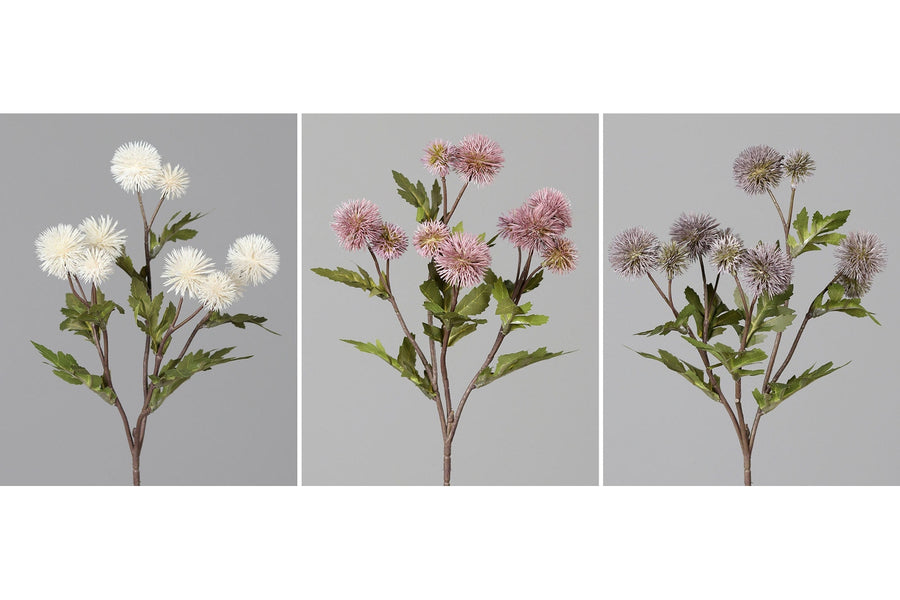 Mályva színárnyalatú bogáncs művirág.