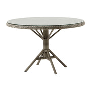 Üveglappal fedett, antikszürke színű, műrattan kerti asztal.