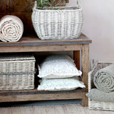 GRIMAUD dohányzóasztal részletfotó – fa erezete és fém megerősítés