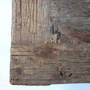 GRIMAUD dohányzóasztal fa felületének természetes erezete közelről