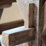 GRIMAUD pad tömör fa ülőfelületének részlete természetes erezettel