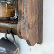 GRIMAUD rusztikus tányértartó fali polc – oldalsó faív részlet, kézműves megmunkálás