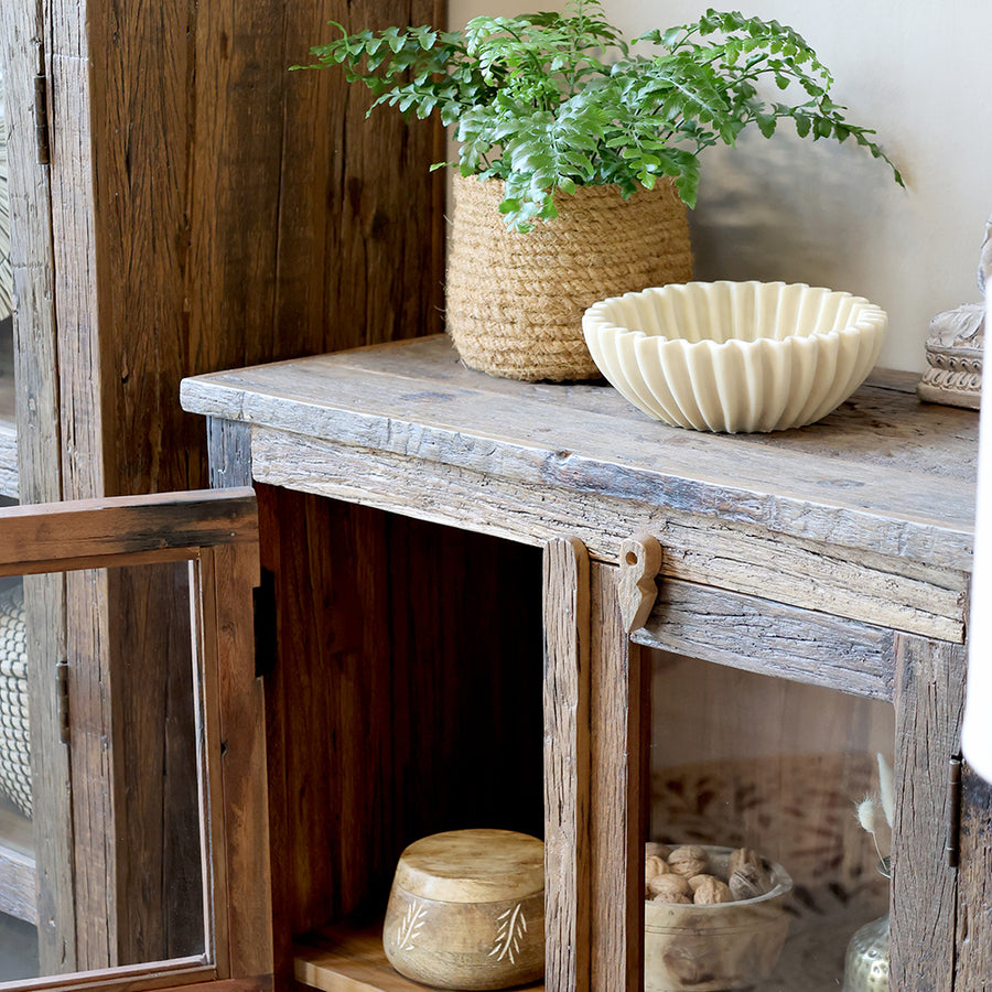 GRIMAUD vitrines kisszekrény felső lapja dekorációval, antikolt fa textúra