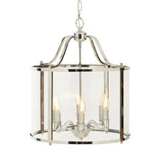 Íves üvegezéssel burkolt, krómozott fém szerkezetű, elegáns kalitka függeszték lámpa, klasszikus csillár betéttel.