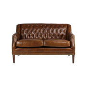Hampton 2 személyes dohánybarna bőrkanapé szemből, klasszikus gombdíszítéses háttámlával és szegecselt szegéllyel