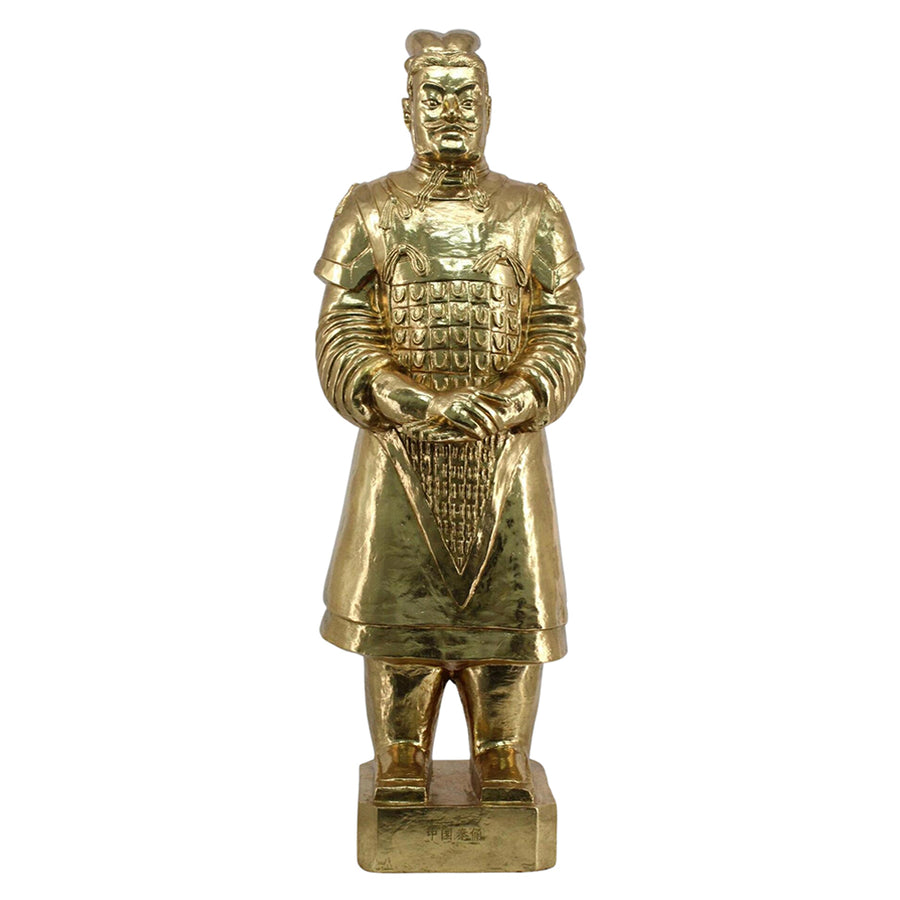 Arany színű, 110 cm magas, kínai harcost ábrázoló műgyanta szobor..