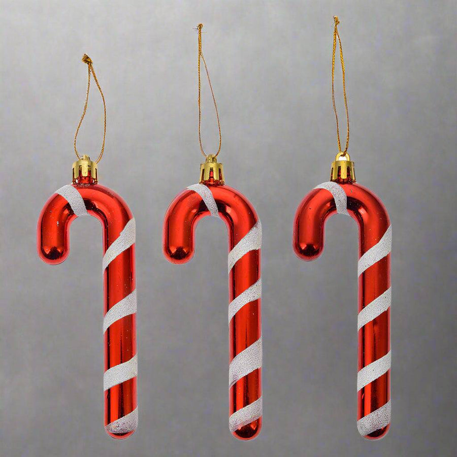 Három darab piros-fehér üveg cukorka karácsonyfadísz arany akasztóval.