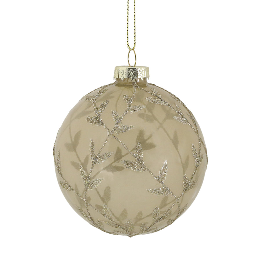 Matt pezsgőszínű karácsonyfadísz ezüst leveles mintával, kézzel festett Heritage üvegdísz.