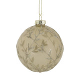 Matt pezsgőszínű karácsonyfadísz ezüst leveles mintával, kézzel festett Heritage üvegdísz.