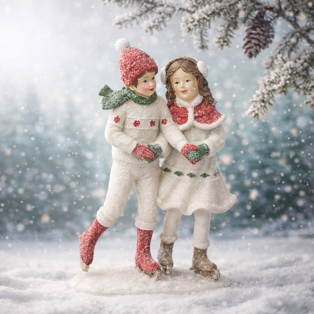 Heritage karácsonyi korcsolyázó gyerek figurák havas hangulatképben, békebeli megjelenéssel