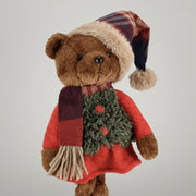 Karácsonyi mackó figura részlet, kockás sállal és zöld koszorúdísszel