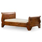 Klasszikus HERITAGE mahagónifa ágy 105 × 225 cm, ívelt fejtámlával és lábtámlával.