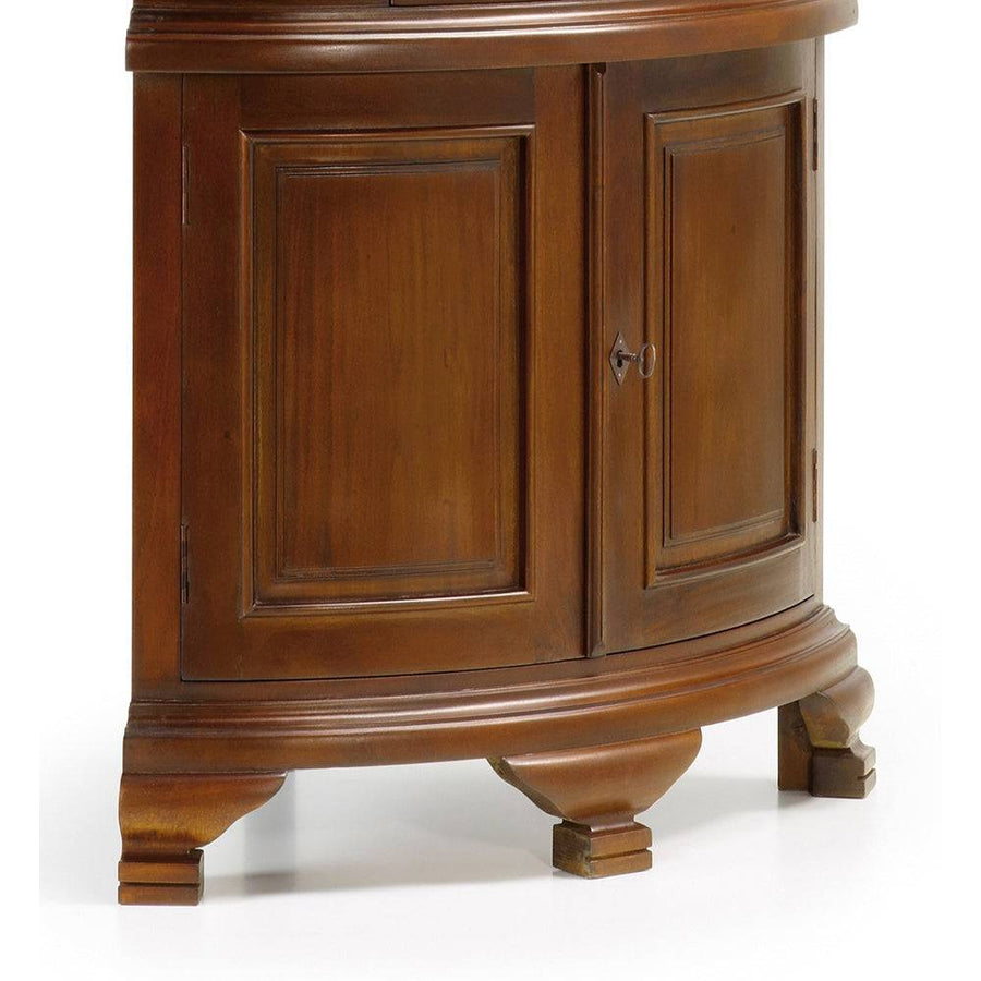 Heritage sarokvitrin alsó zárt tárolórésze díszített ajtókkal.