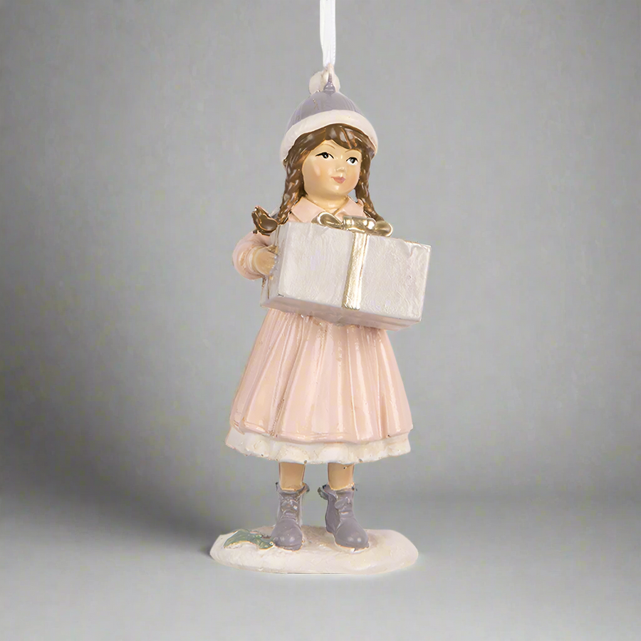 Heritage kollekció pink téli kislány karácsonyfadísz 11 cm, könyvet tartó figura.