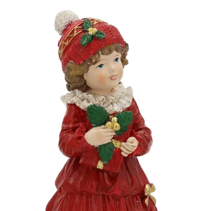 Heritage karácsonyi téli kislány figura közeli részletfotó, piros ruha és kötött sapka