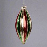 Vintage stílusú, hosszúkás, bordó-zöld-arany üveg karácsonyfadíszszürke háttérrel.