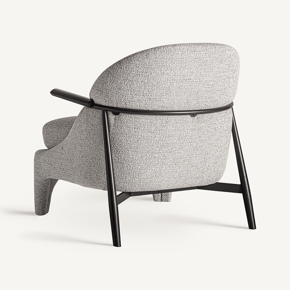 Szürke színű strukturált szövettel kárpitozott, formatervezett design fotel.