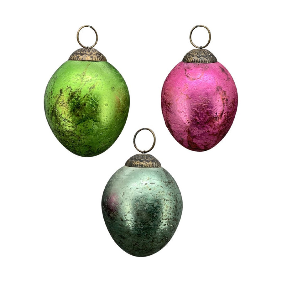 Függeszthető kialalkítású, zöld színű húsvéti üvegtojás.