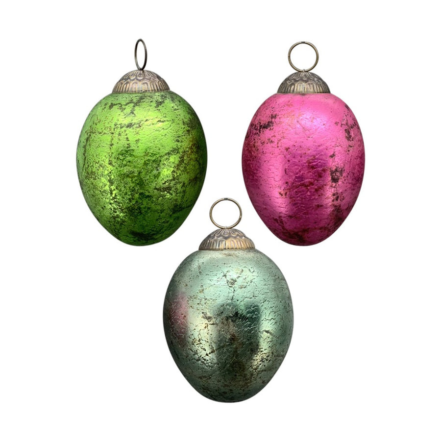 Függeszthető kialalkítású, pink színű, nagy húsvéti üvegtojás.