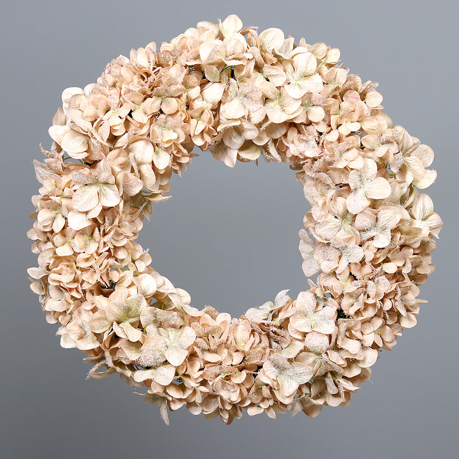 Vintage stílusú, deres mű hortenzia koszorú krémszínben, szürke háttérrel