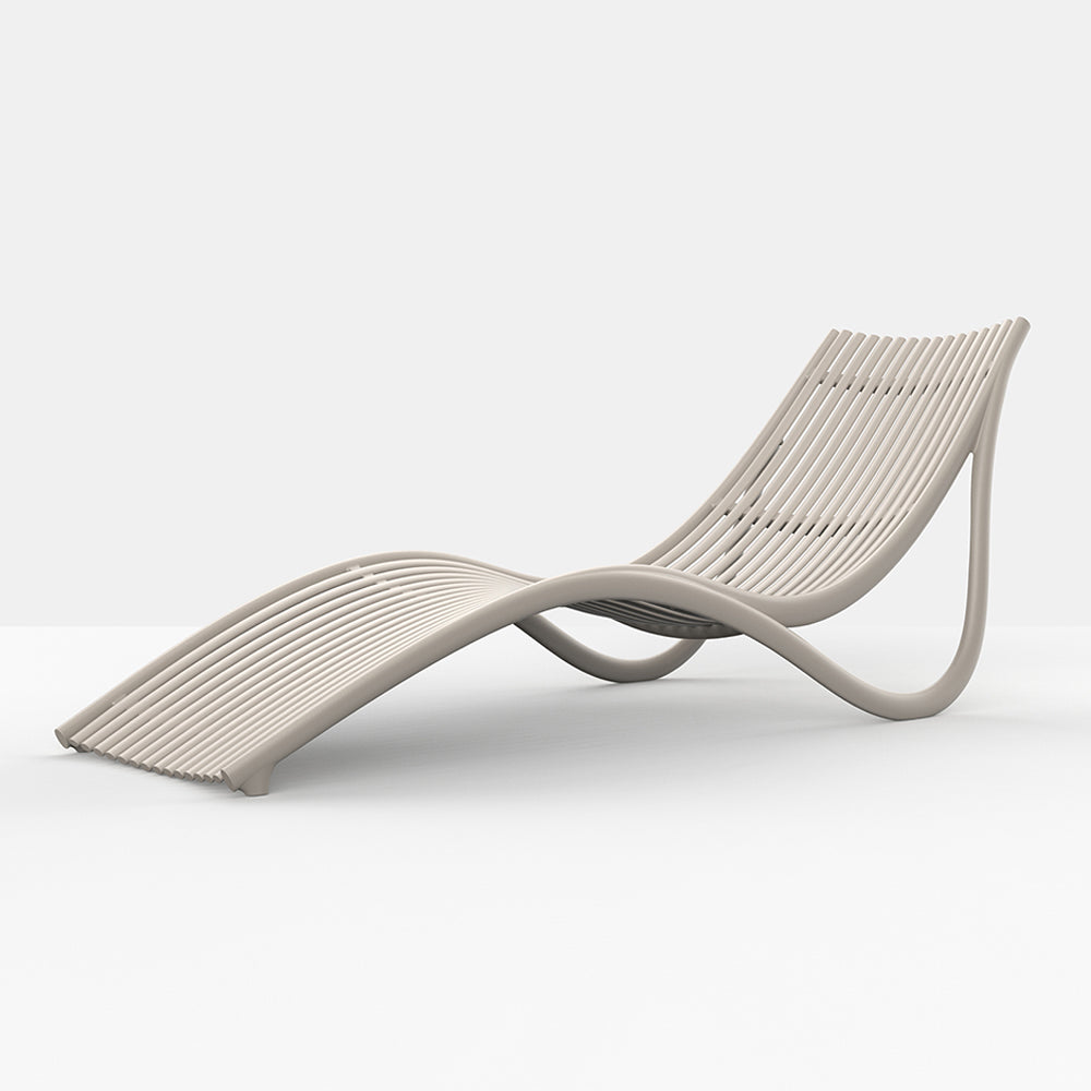 Ekrü színű műanyag design napozóágy.