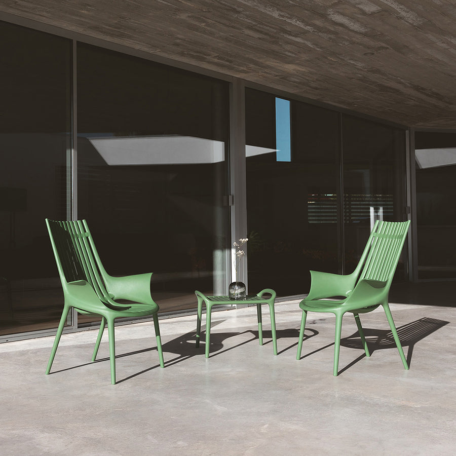 Jádezöld színű, műanyag design pihenő kerti karosszék.