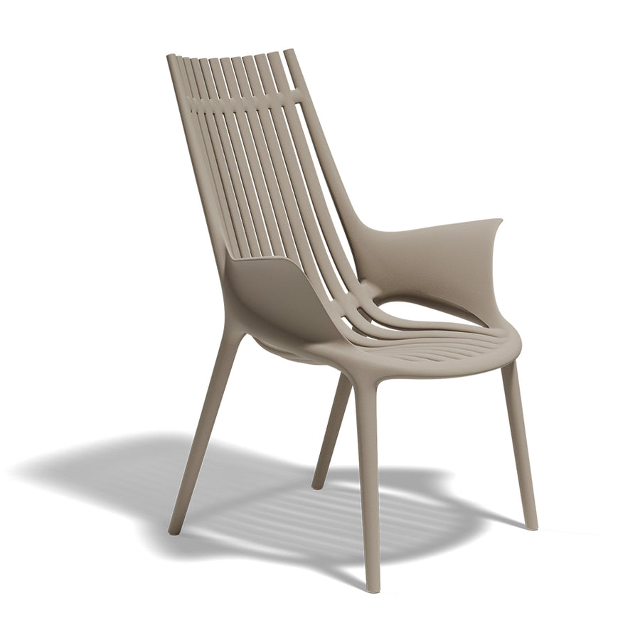 Taupe színű, műanyag design pihenő kerti karosszék.