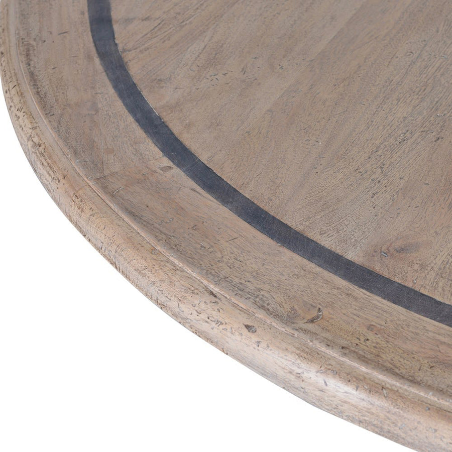 Natúrszínű, tömör akácfából készült, intarziával díszített, kerek formájú, exkluzív kézműves étkezőasztal.