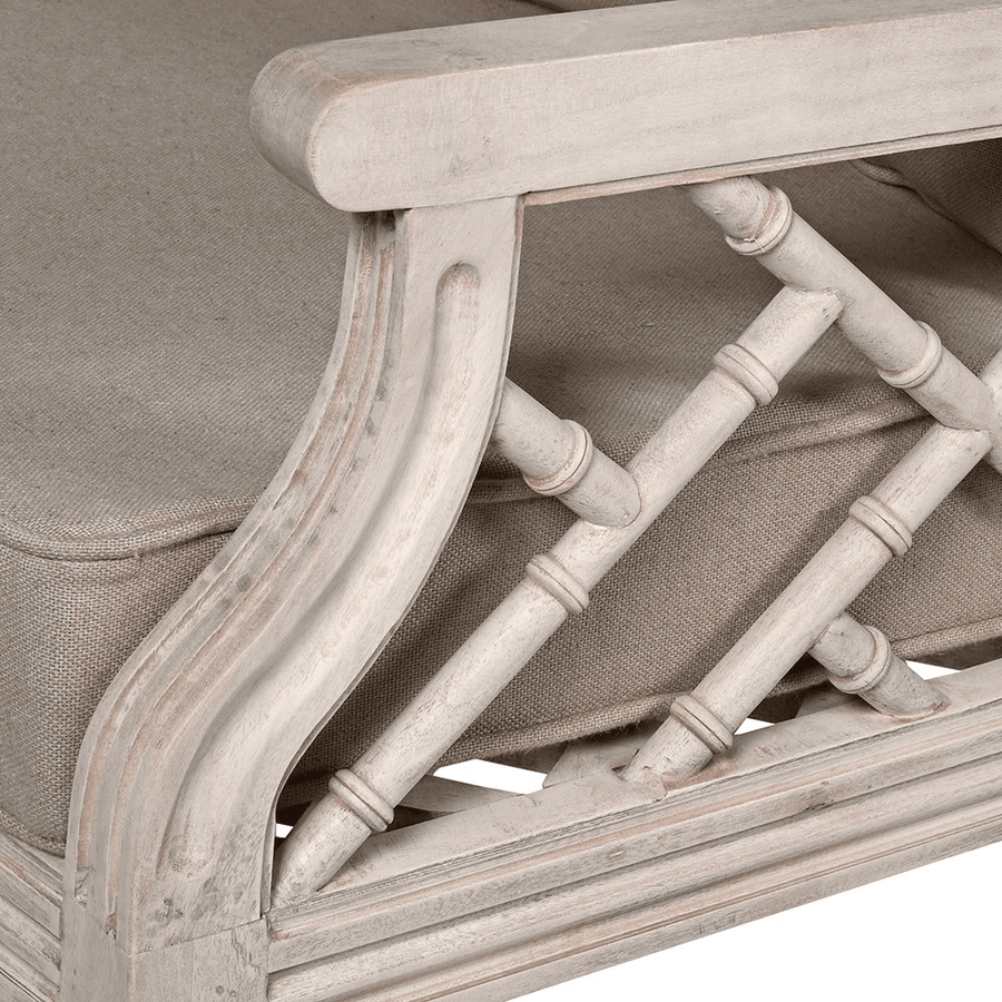 Tömör akácfából faragott, exkluzív kézműves karosszék.