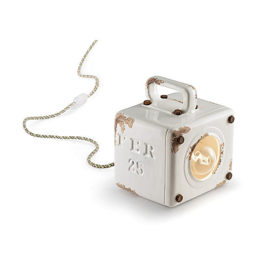 Vintage fehér színű ipari asztali lámpa.