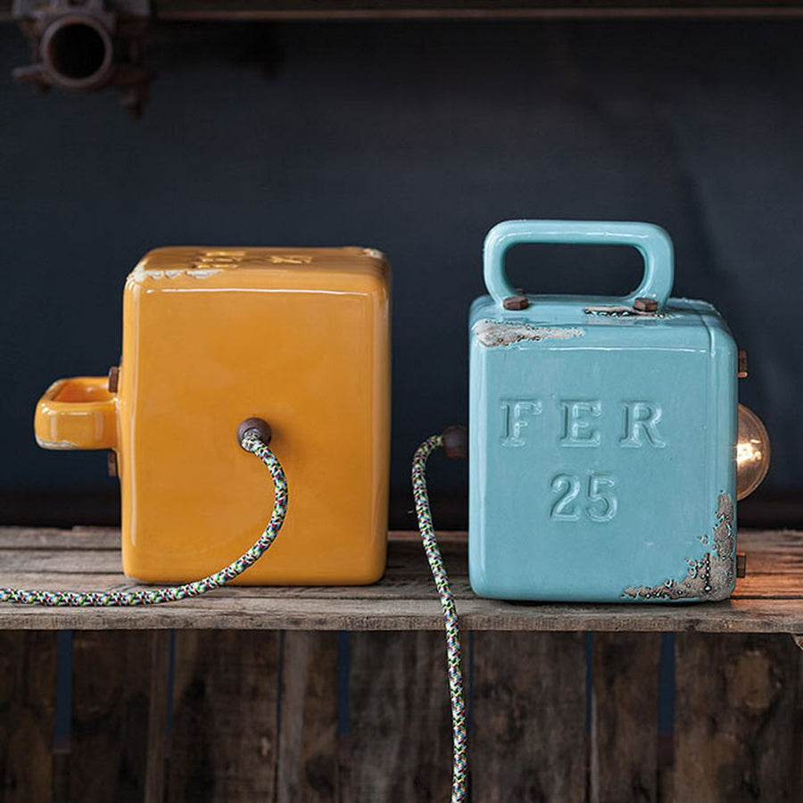 Vintage azínű ipari asztali lámpák.