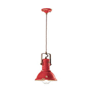 Vintage piros színű ipari lámpa.