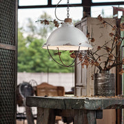 Vintage fehér színű ipari stílusú függeszték lámpa.