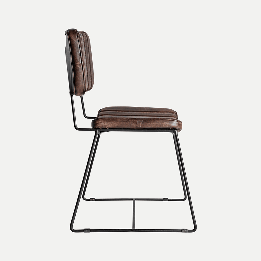 Oldalnézeti kép az Issert székről – ipari stílus és kompakt forma.