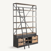 Ivalo könyvespolc oldalnézet, natúr fa polcokkal és létrával