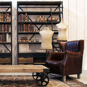 IVALO natúr fenyőfa-vas fiókos loft könyvespolc 245 cm ipari stílusban, létrával és 4 fiókkal, nappaliba vagy dolgozószobába.