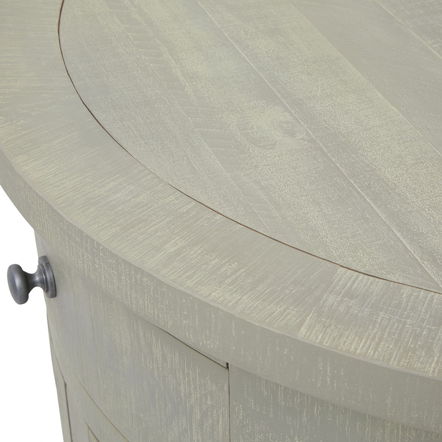 Tömör fenyőfából készült, mosott szürke színű, pácolt kisszekrény.