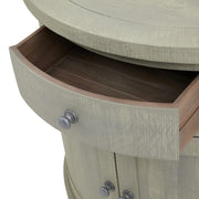 Tömör fenyőfából készült, mosott szürke színű, pácolt kisszekrény.